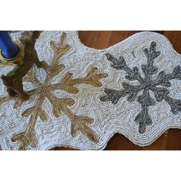 Holiday Beaded Vintage Table Runner Snowflakes - Picture 4 of 5